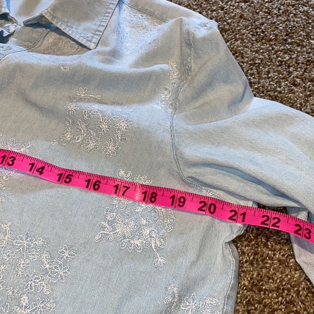 Talbots embroidered light denim button-down (M) - Picture 6 of 10